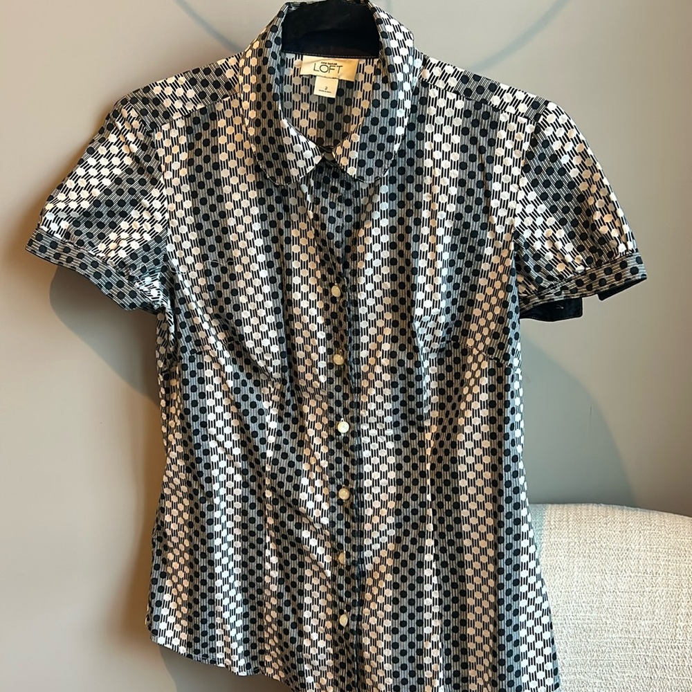 LOFT SS a button up top Navy and white